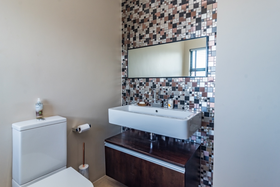 5 Bedroom Property for Sale in Hartebeesfontien AH North West